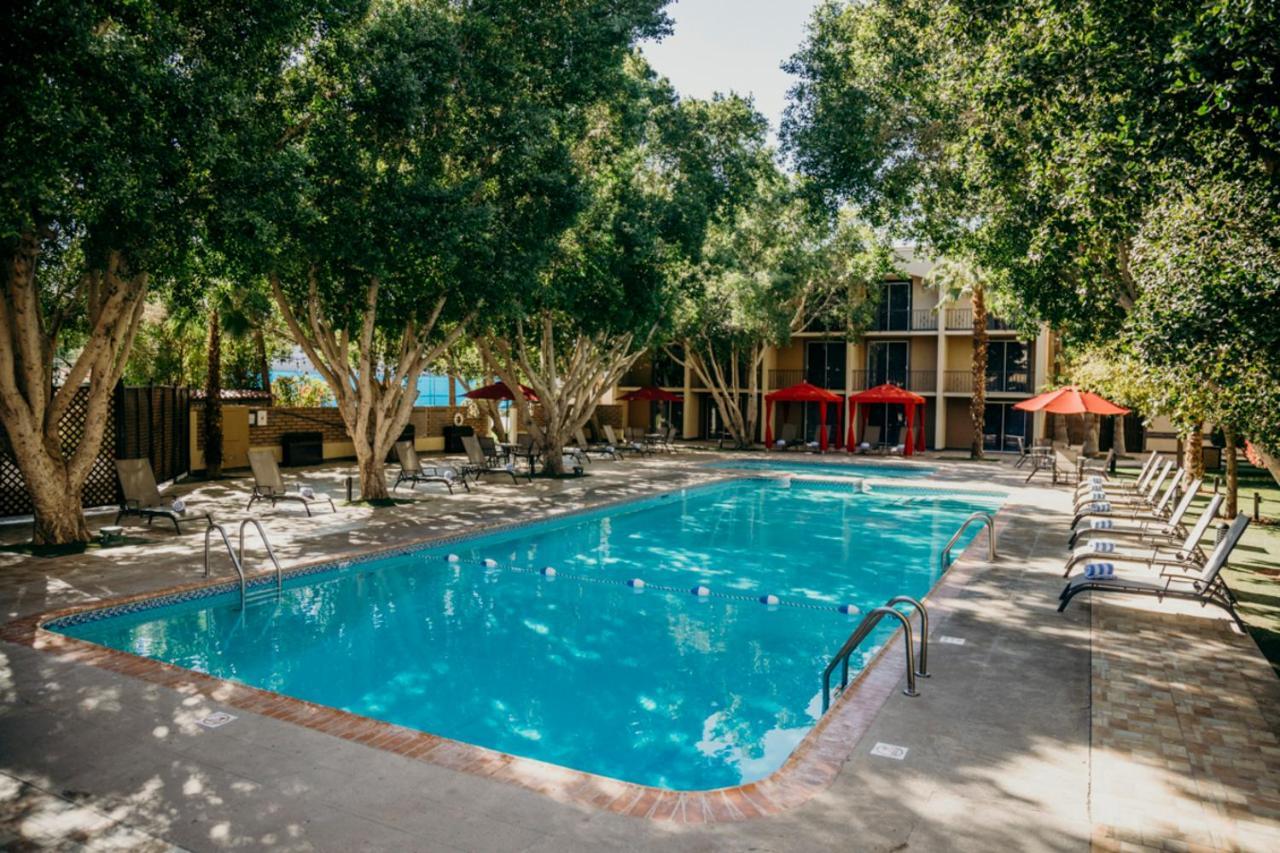 Hotel Araiza Mexicali Bagian luar foto The pool at the Hotel Valley Ho