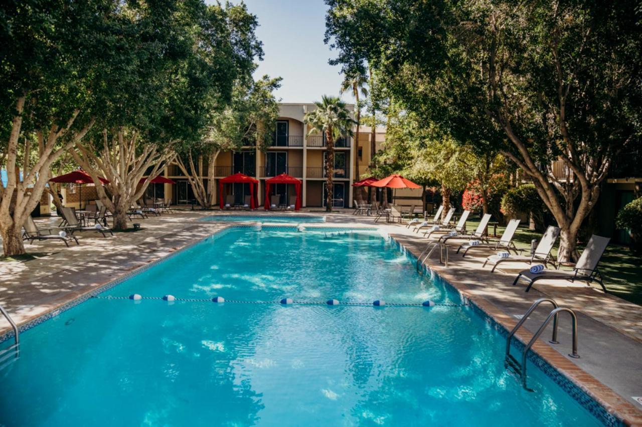Hotel Araiza Mexicali Bagian luar foto The swimming pool at the Arizona Inn