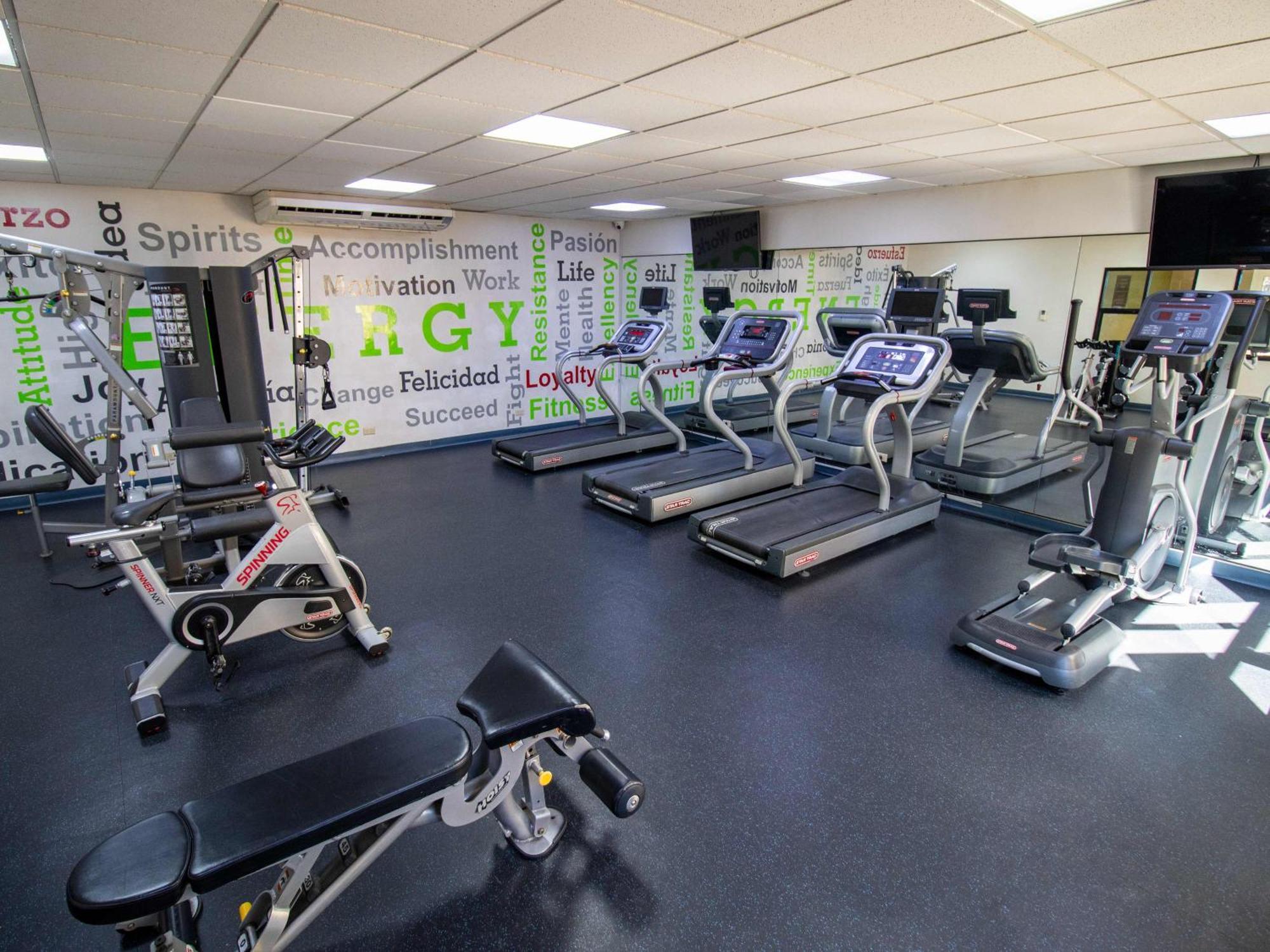 Hotel Araiza Mexicali Bagian luar foto The gym at the University of East London