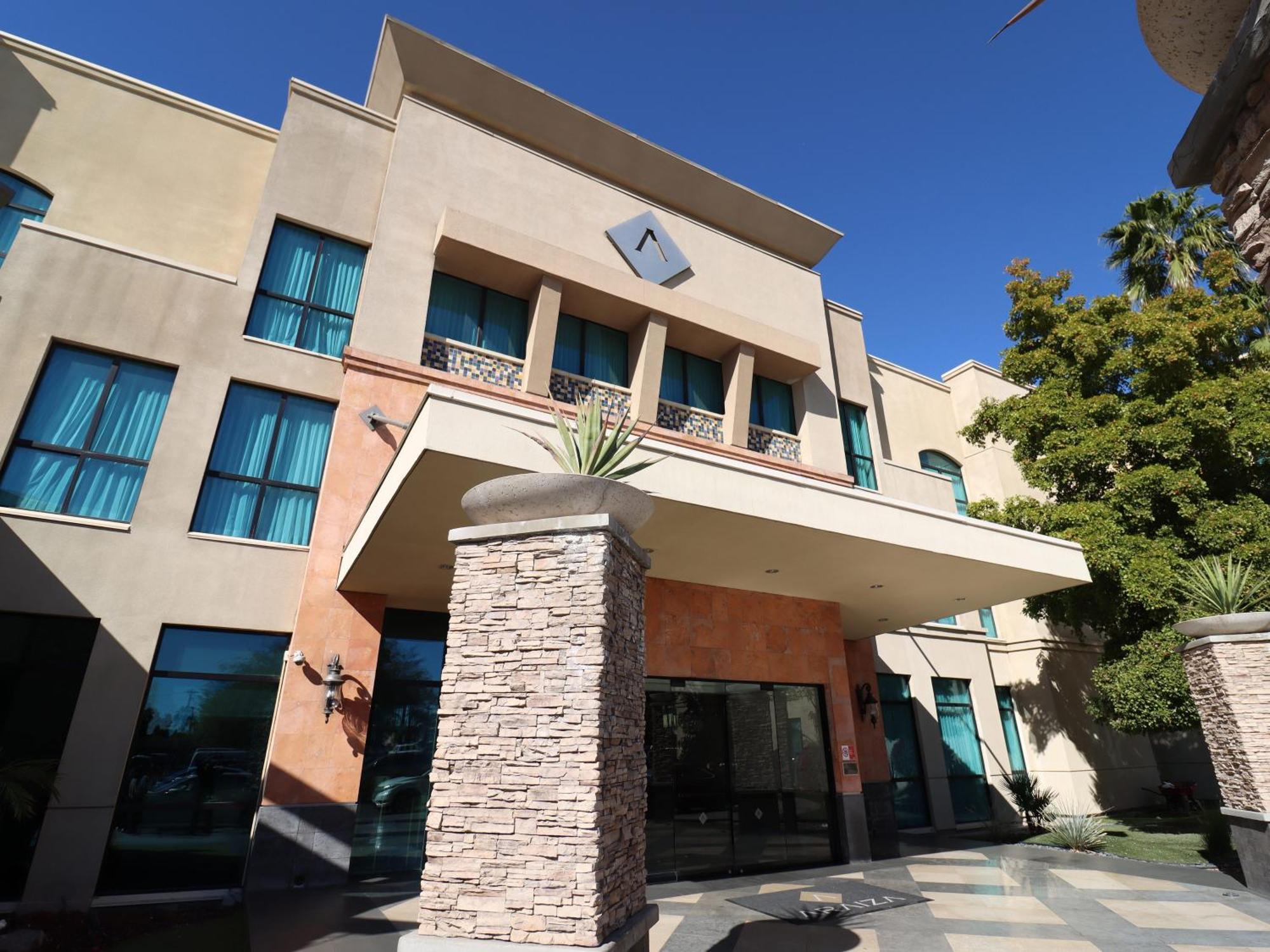 Hotel Araiza Mexicali Bagian luar foto The new building of the University of the Americas
