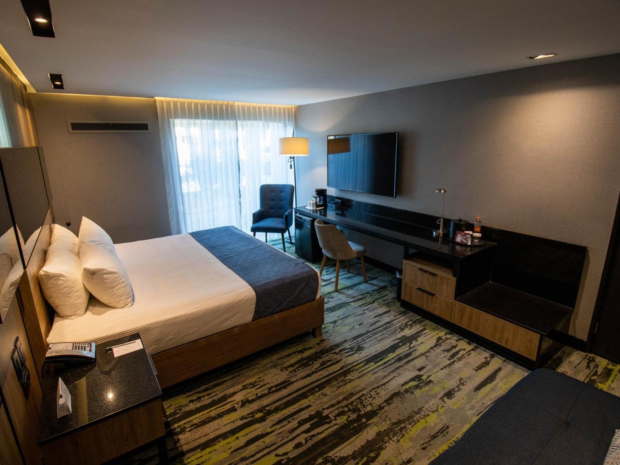 Hotel Araiza Mexicali Ruang foto A room at the hotel