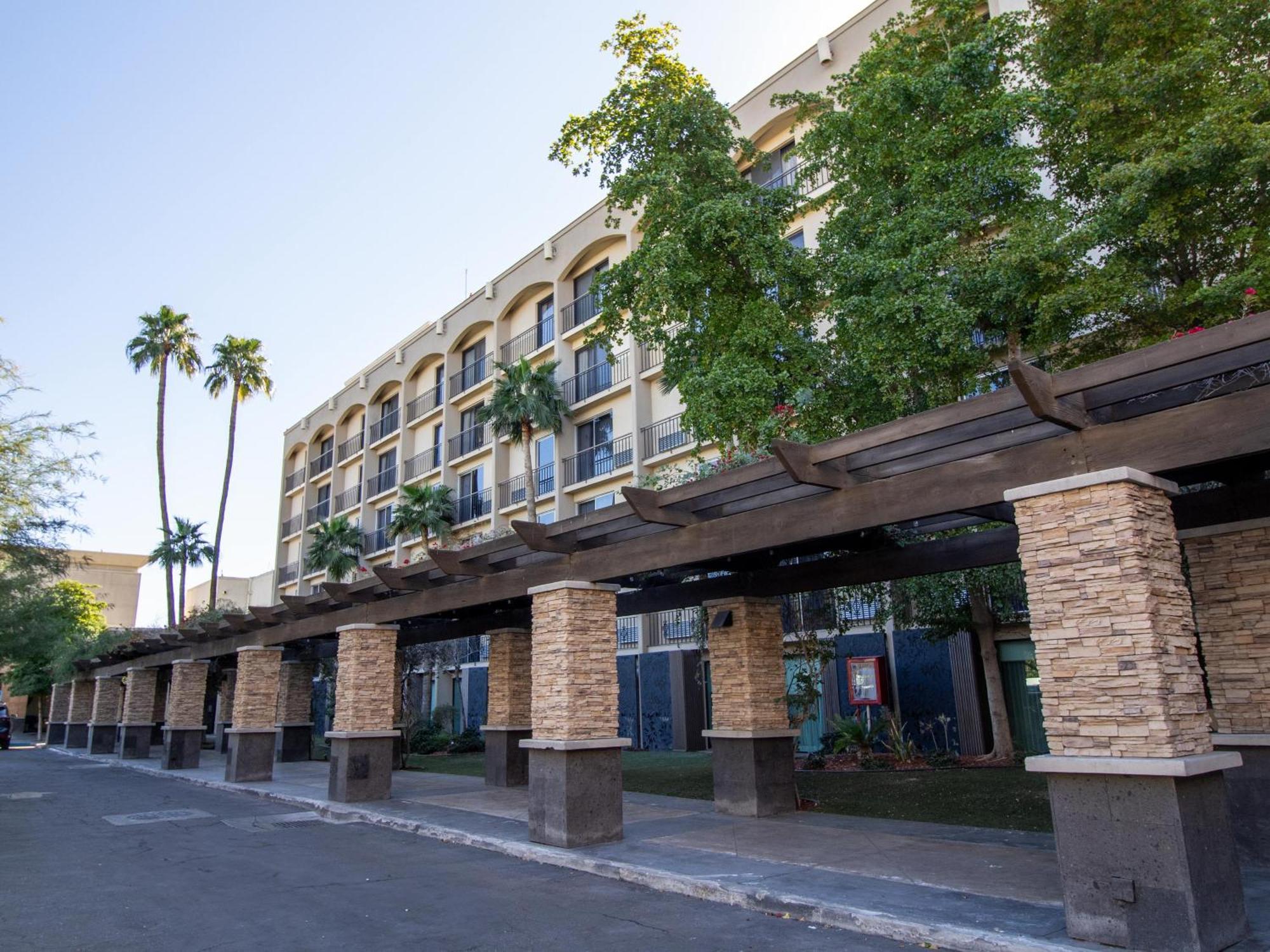 Hotel Araiza Mexicali Bagian luar foto The Student Services Building